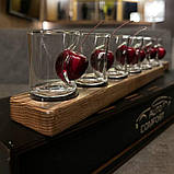 Набір чарок з вишнею 6 шт на темній підставці в подарунковій упаковці, фото 4