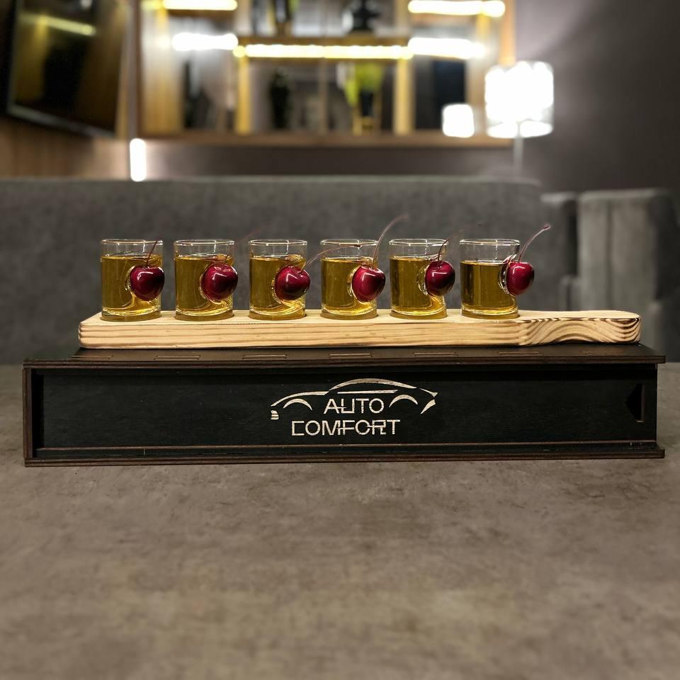 Набір чарок з вишнею 6 шт на світлій підставці в подарунковій упаковці, фото 1