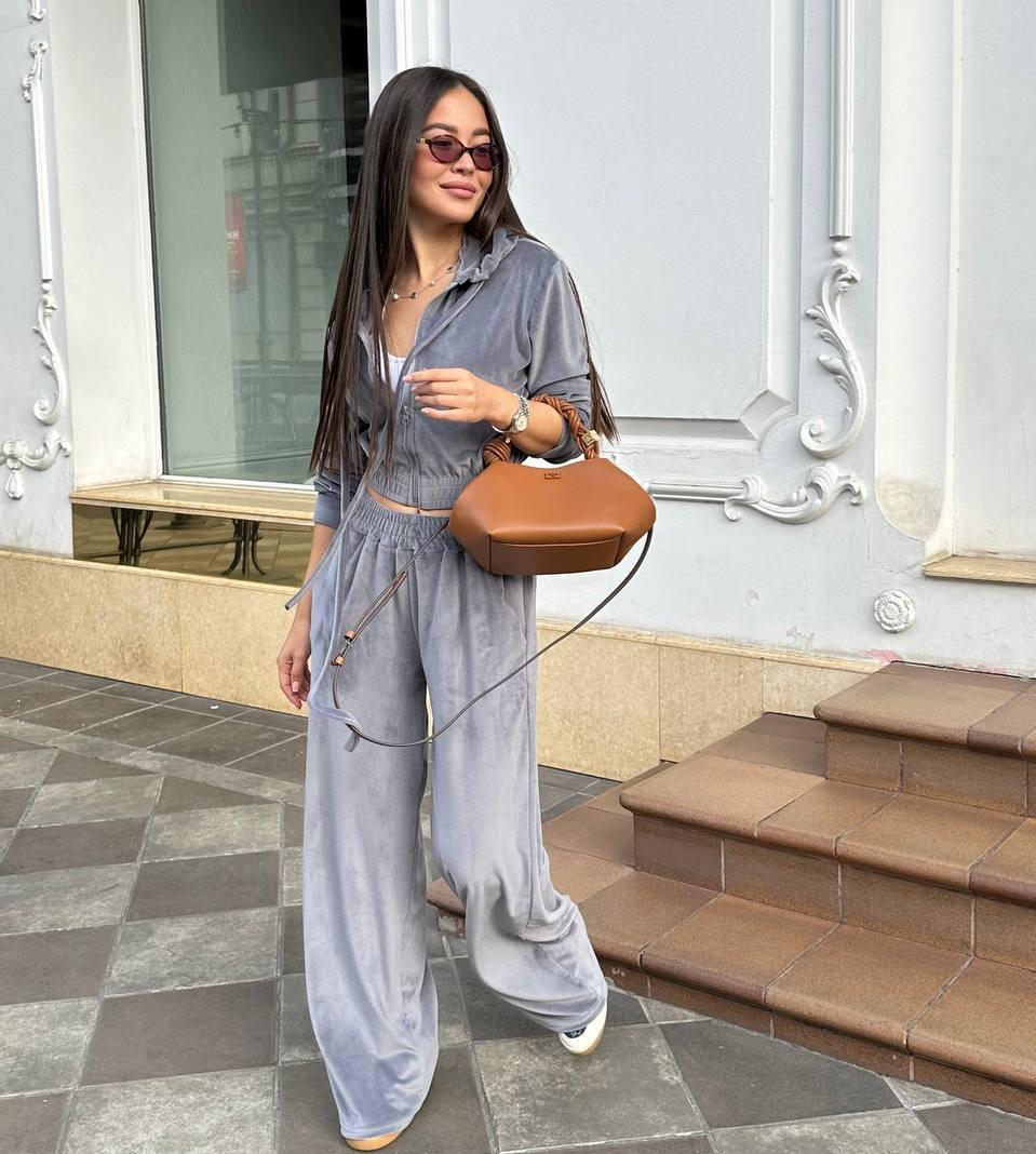 Костюм жіночий велюровий з укороченою кофтою в кольорах 8693, фото 1