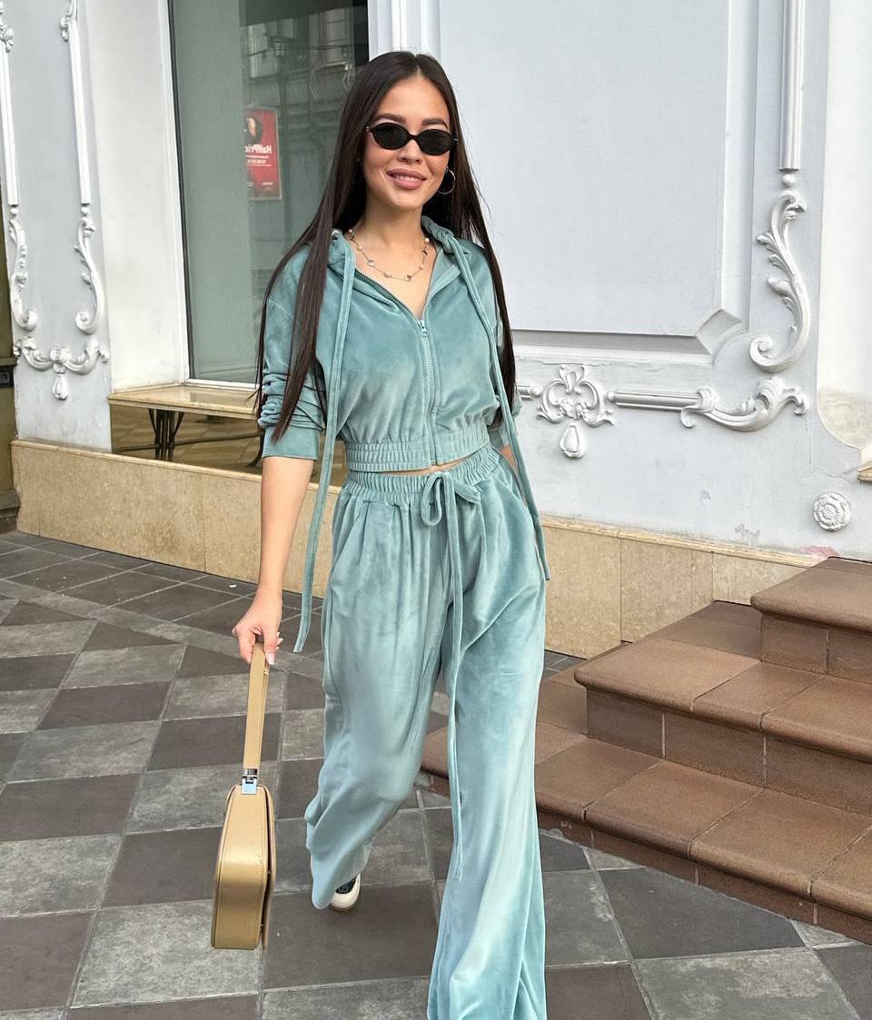 Костюм жіночий велюровий з укороченою кофтою в кольорах 8693, фото 1