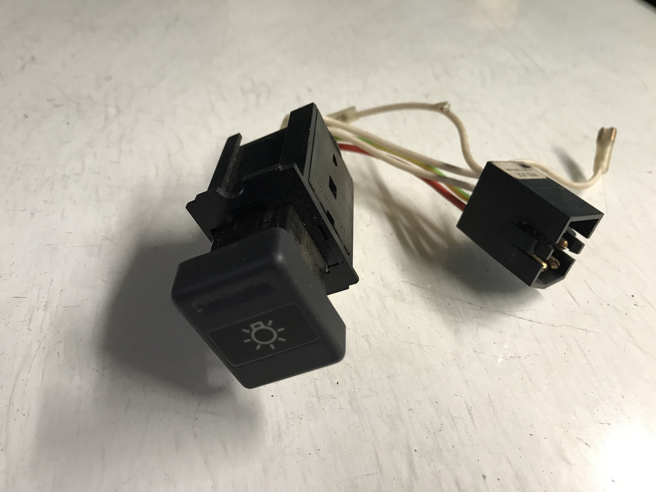 Кнопка увімкнення габаритів Skoda Favorit 443851394, фото 1