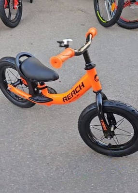 Дитячий бегобайк транспорт перші кроки до велоспорту Зручний беговел велик без педалей малюкові підніжка дзвіночок