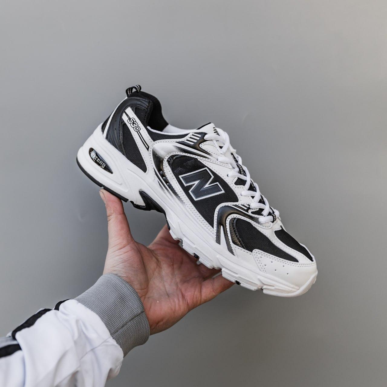Жіночі демісезонні кросівки New Balance 530 (біло-чорні) стильні спортивні кроси 2245 Нью Беленс vkross
