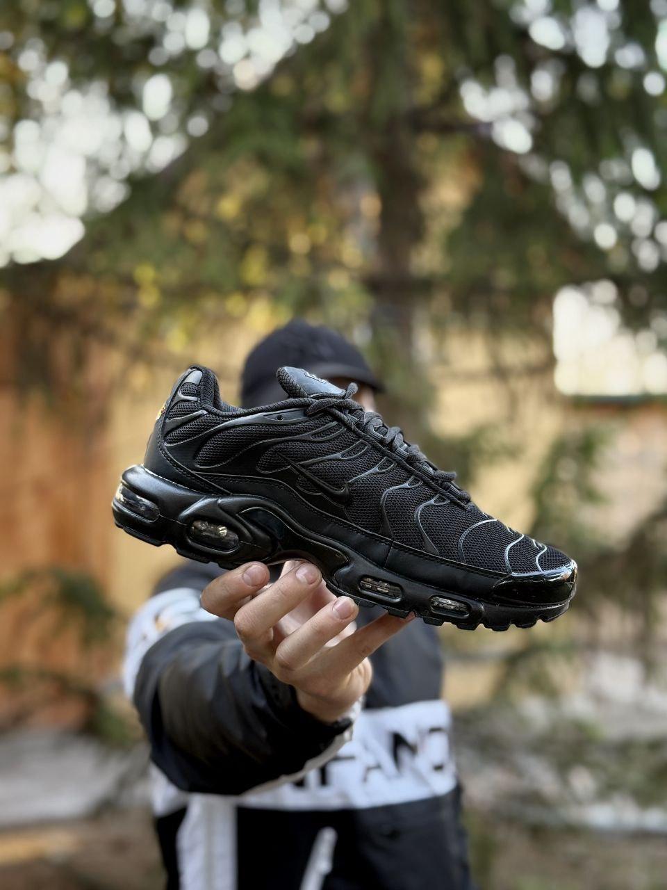 Чоловічі кросівки Nike Air Max Plus (чорні) модні спортивні кроси 3413 Найк vkross, фото 1