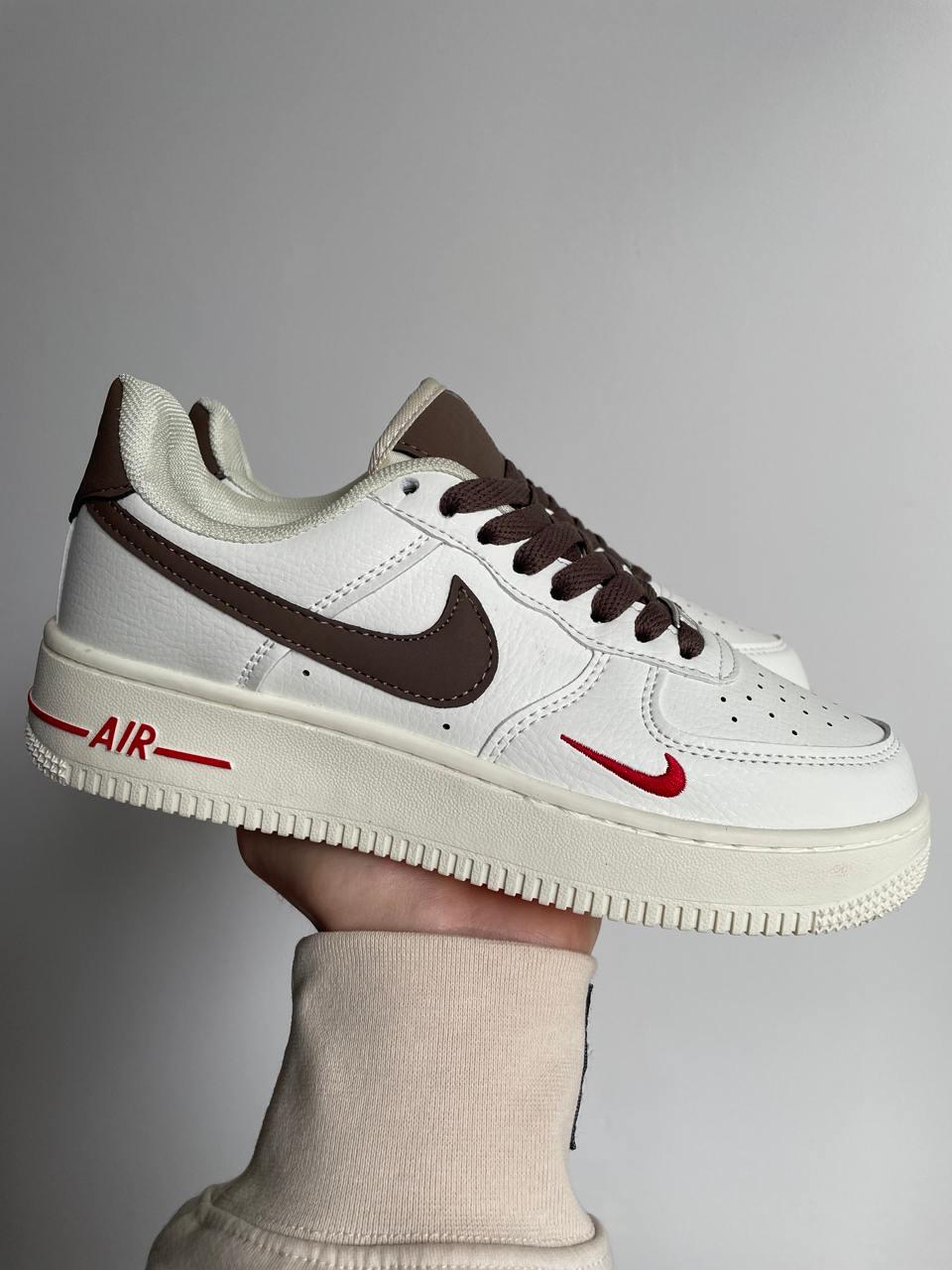 Жіночі демісезонні кросівки Nike Air Force 1 Low '07 Essenti mocco (біло-коричневі) спортивні 0617v Найк vkross