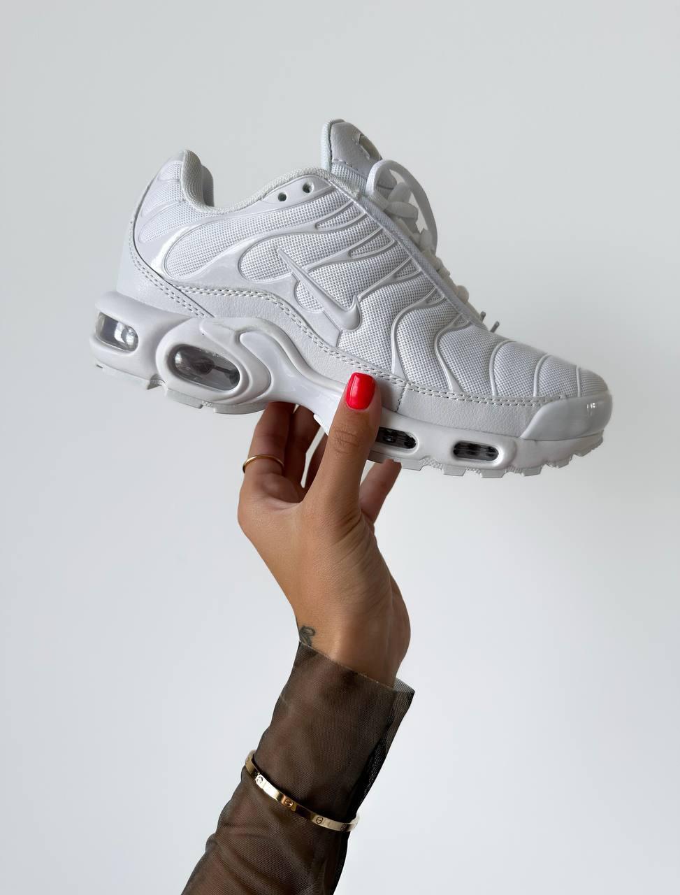 Жіночі демісезонні кросівки Nike AIR MAX Tn Plus White (білі) модні спортивні кроси 2705 Найк vkross
