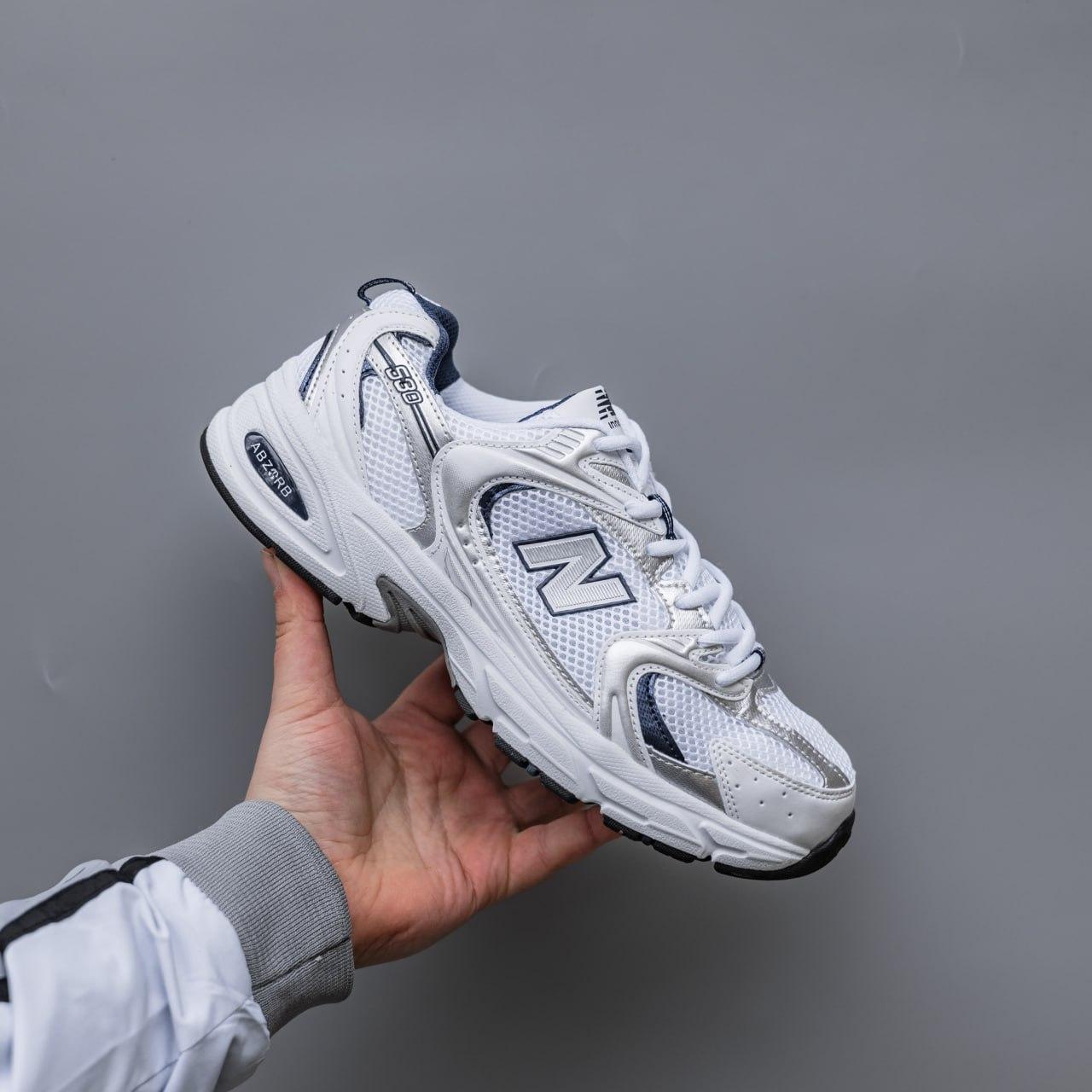 Жіночі демісезонні кросівки New Balance 530 (білі з чорним) стильні спортивні кроси 3008 Нью Беленс vkross