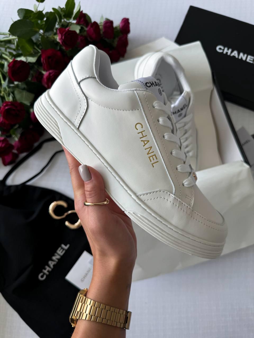 Жіночі демісезонні кросівки Chanel Low Top White Sneakers (білі) повсякденні снікерси ch029 Шанель vkross