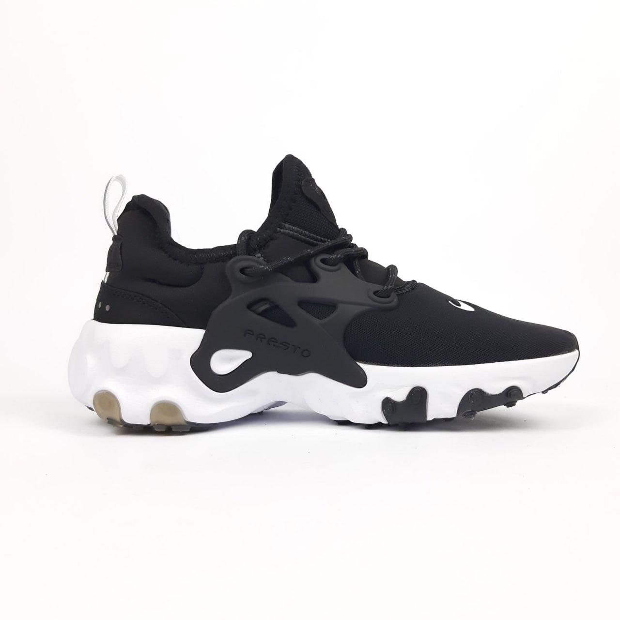 Жіночі спортивні кросівки Nike React PRESTO (чорні з білим) модні весняні кроси 20867 Найк vkross