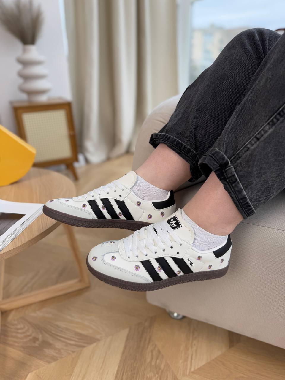 Жіночі спортивні кросівки Adidas Samba OG White Floral Embroidery (білі) повсякденні art0852 Адіас vkross