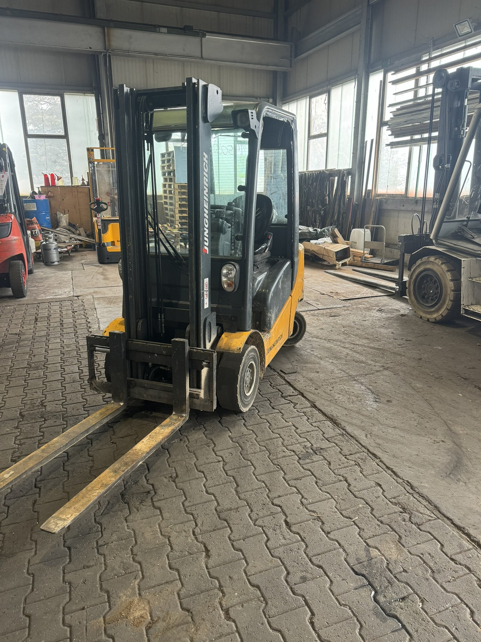 Вилковий навантажувач газ Jungheinrich TFG320