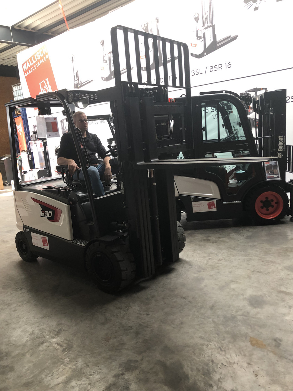 Електричний вилковий навантажувач Bobcat B30X-7Plus