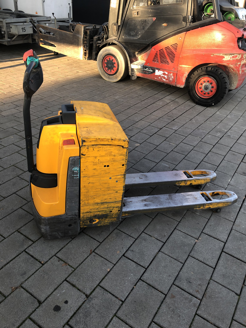 Електричний візок Jungheinrich EJE 220R (Rampenfunktion)