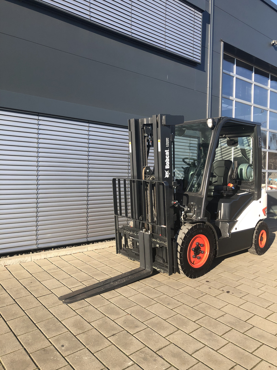 Вилковий навантажувач газ Bobcat G20E-7