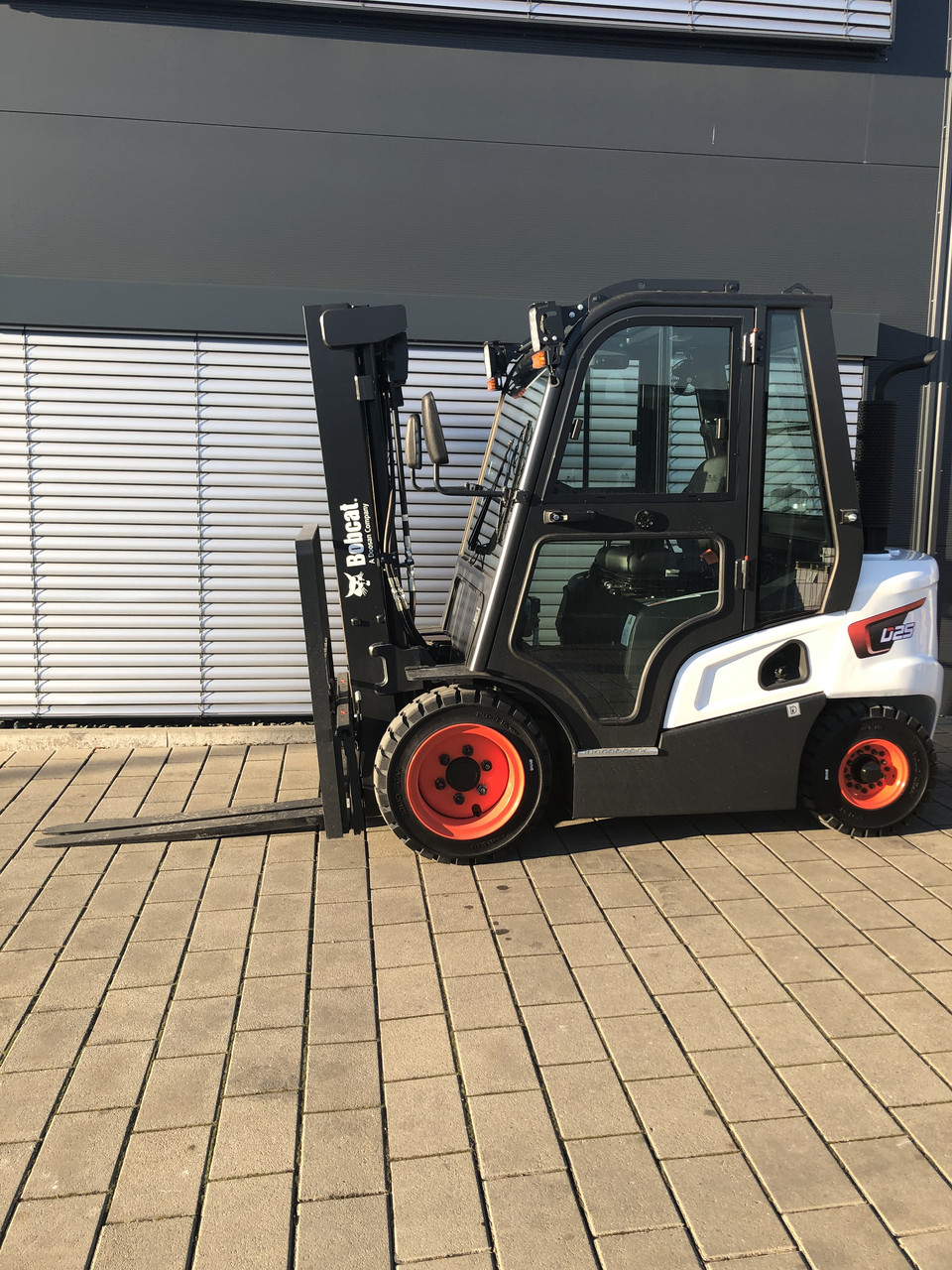Дизельний вилковий навантажувач Bobcat D25NXS