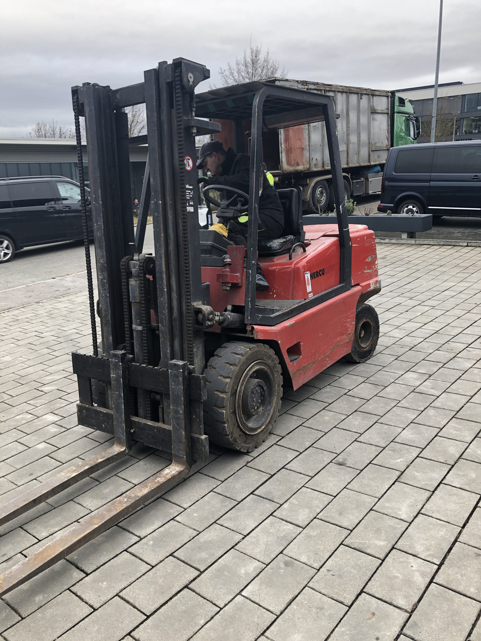 Дизельний вилковий навантажувач Herculift D40
