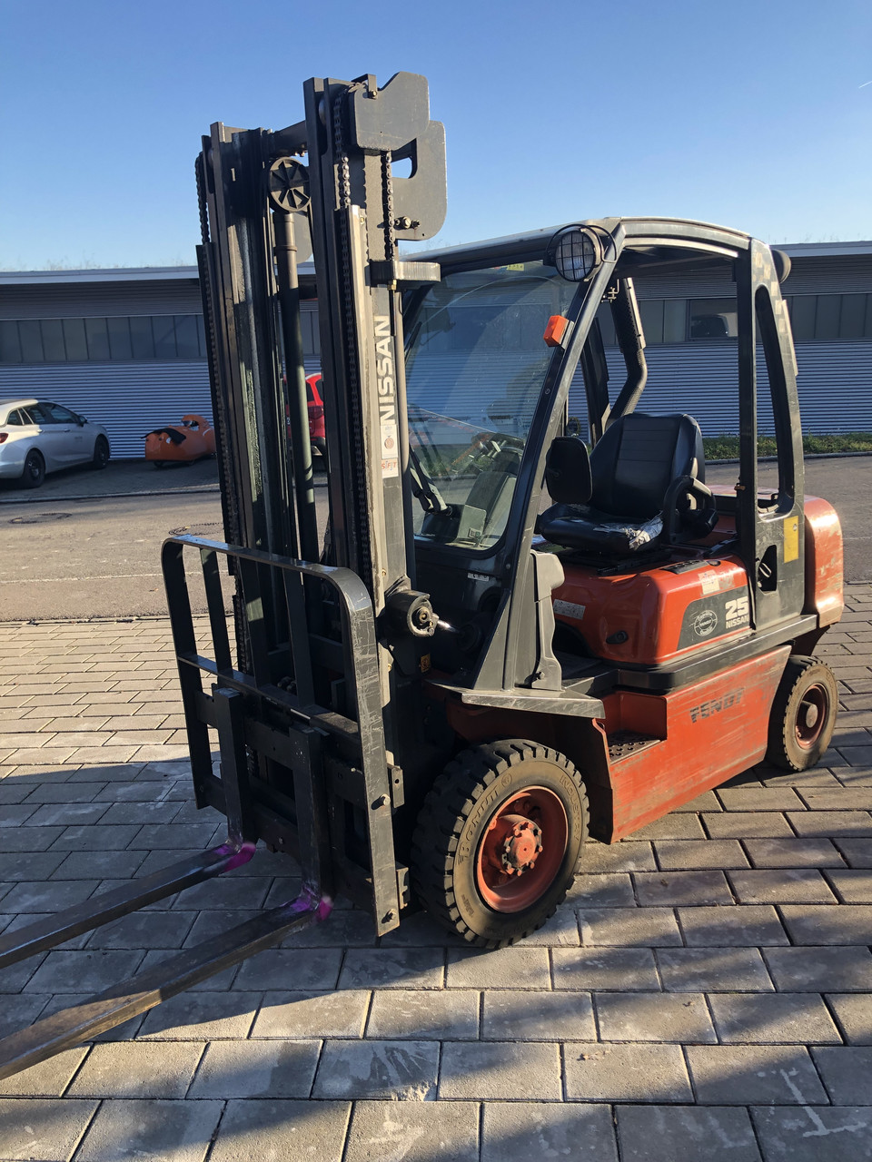 Дизельний вилковий навантажувач Nissan FD02A250