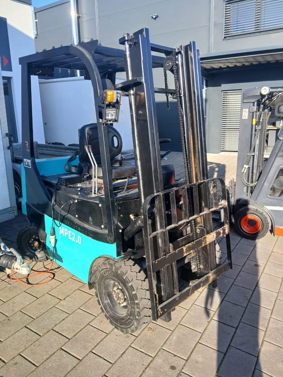 Електричний вилковий навантажувач MP MP-E2.0