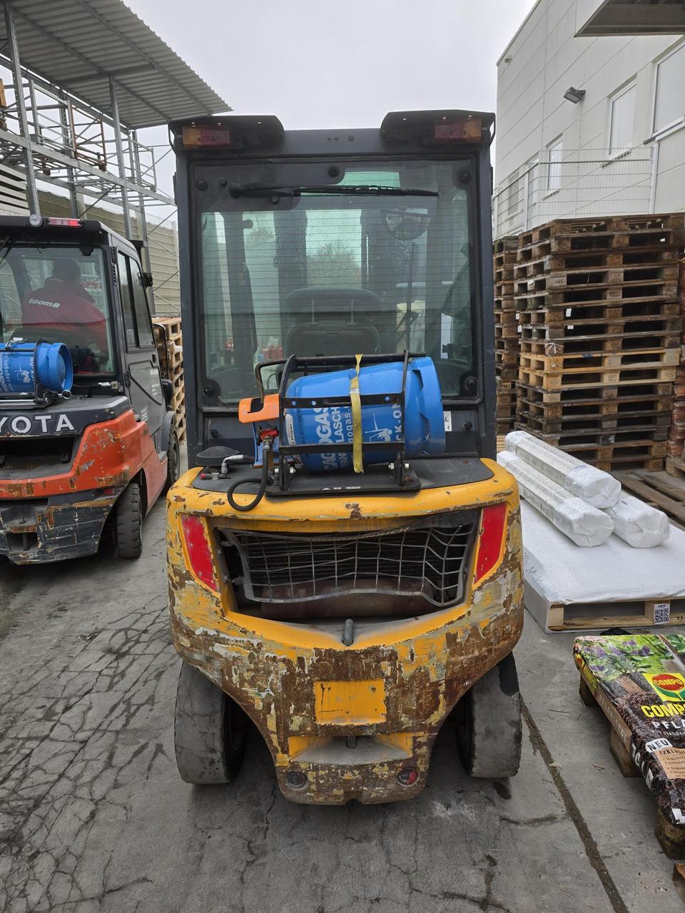 Газовий вилковий навантажувач Jungheinrich 425s