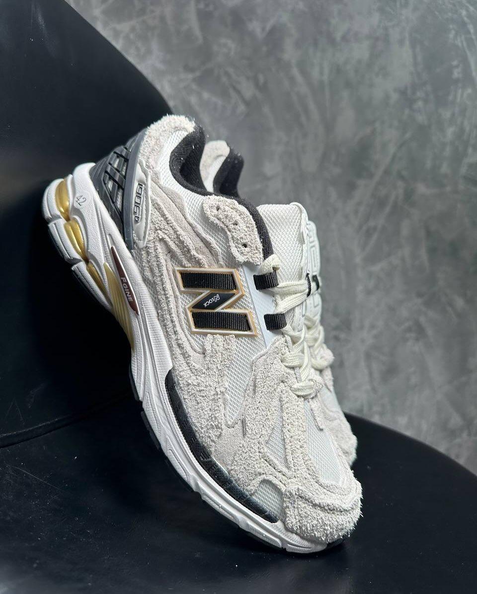 Чоловічі кросівки New Balance 1906D Protection Pack White shark