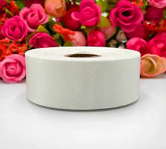 Атласна стрічка / 2,5см / 23 метри / Айворі