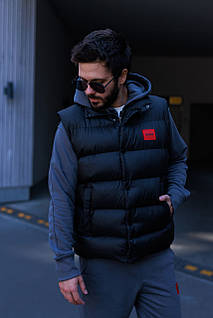 Жилетка чоловіча чорна — класична безрукавка з карманами.