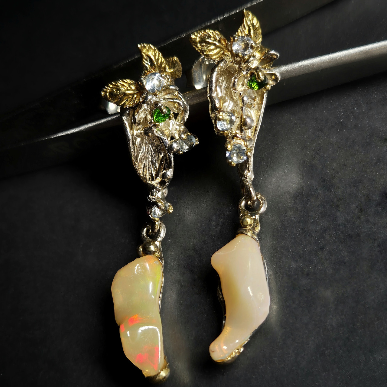 Сережки висульки срібні жіночі з натуральним камінням ефіопськими опалами, топазами та хромдіопсидами, фото 1