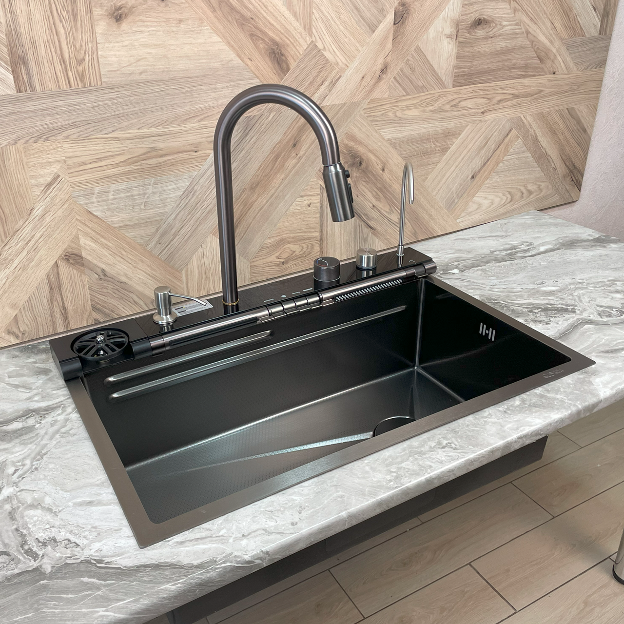 Багатофункціональна кухонна мийка Kroner Platinum Handmade Nano Black SP7545LB