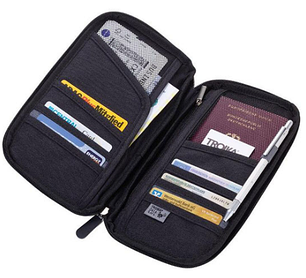 Тревел-кейси та органайзери для проїзних документів