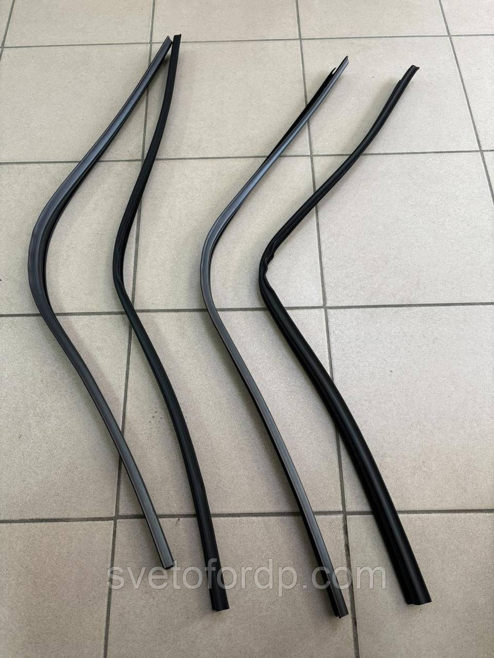 Ущільнювач опускного скла 2108 нижній (завод), фото 1