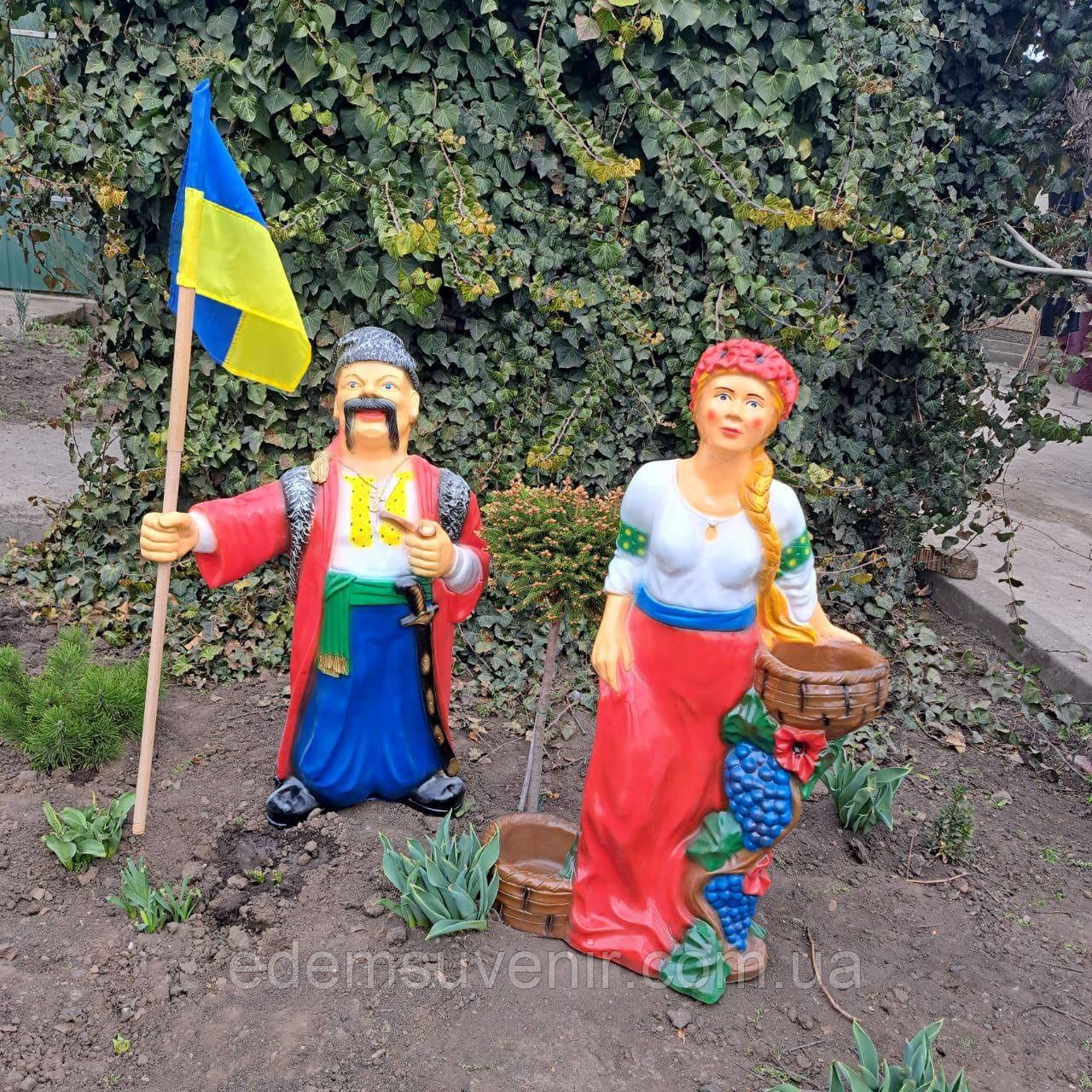 Комплект фігур Козак з прапором та Козачка-квіткарка, кашпо, фігури садові, фігури для саду, садові статуетки, садові фігури з