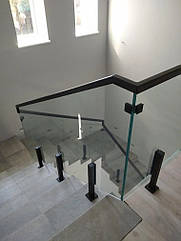 Огорожа металева зі скляним наповненням