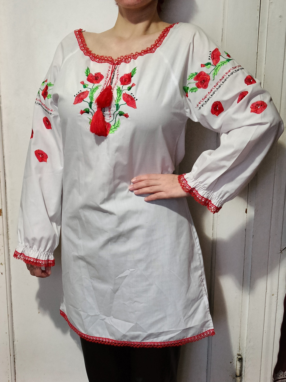 Жіноча сукня-вишиванка з квітковим орнаментом та маками, 34 р.