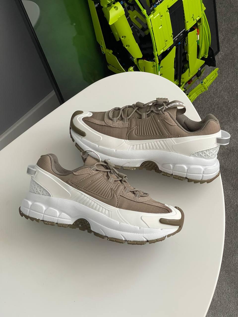 Кросівки чоловічі коричневі Nike Air Zoom Vomero Roam Light Bone Mink Brown (20253)