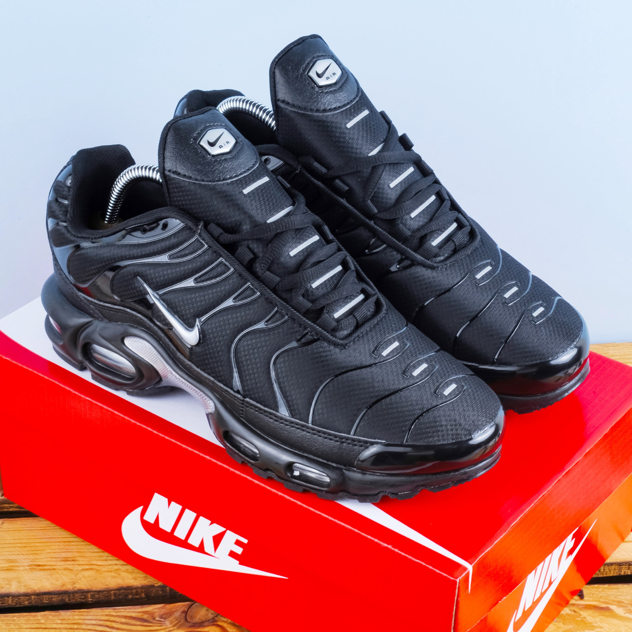 РОЗПРОДАЖ Чоловічі Кросівки Nike Air Max TN Plus чорний колір, фото 1