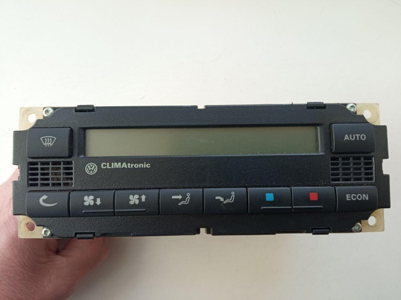 Панель кнопок Volkswagen Hella 5HB 007 617-02 / 5HB00761702 / 3B1 907 044 A / 3B1907044A / BL/RT, фото 1