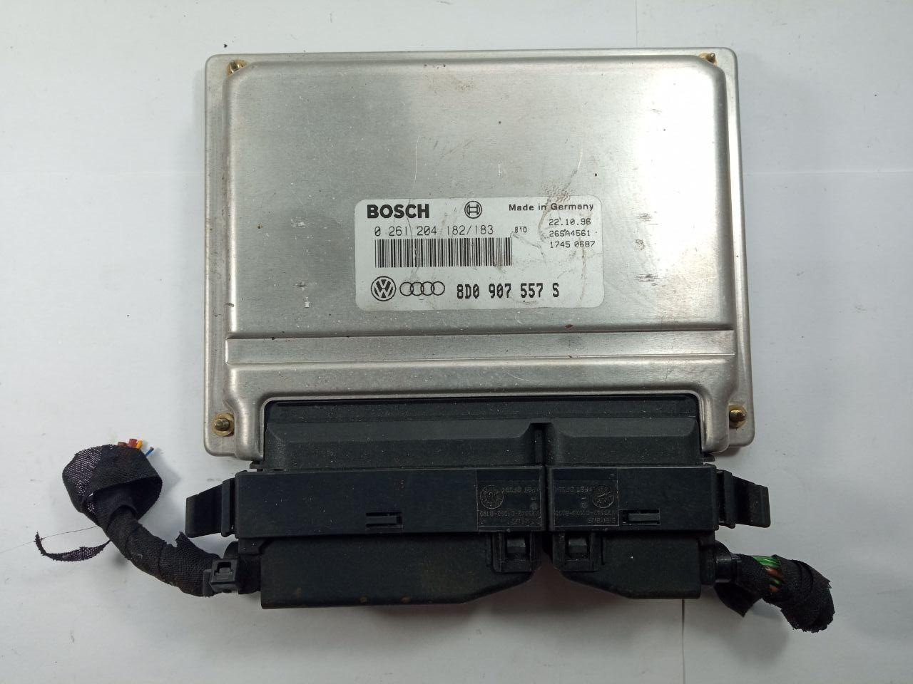 Електронний блок управління Volkswagen /Audi Bosch 0 261 204 182/183 / 0261204182/183 / 8D0 907 557 S / 5D0907557S