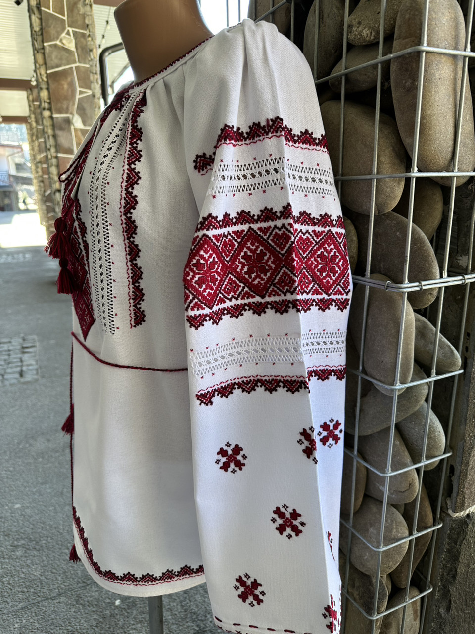 Вишиванка жіноча вишита хрестиком традиційний орнамент ручна робота розмір 52