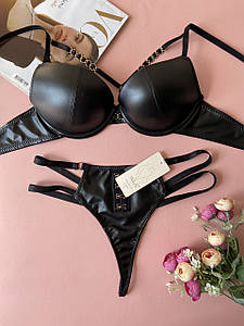 Чорний комплект жіночої нижньої білизни