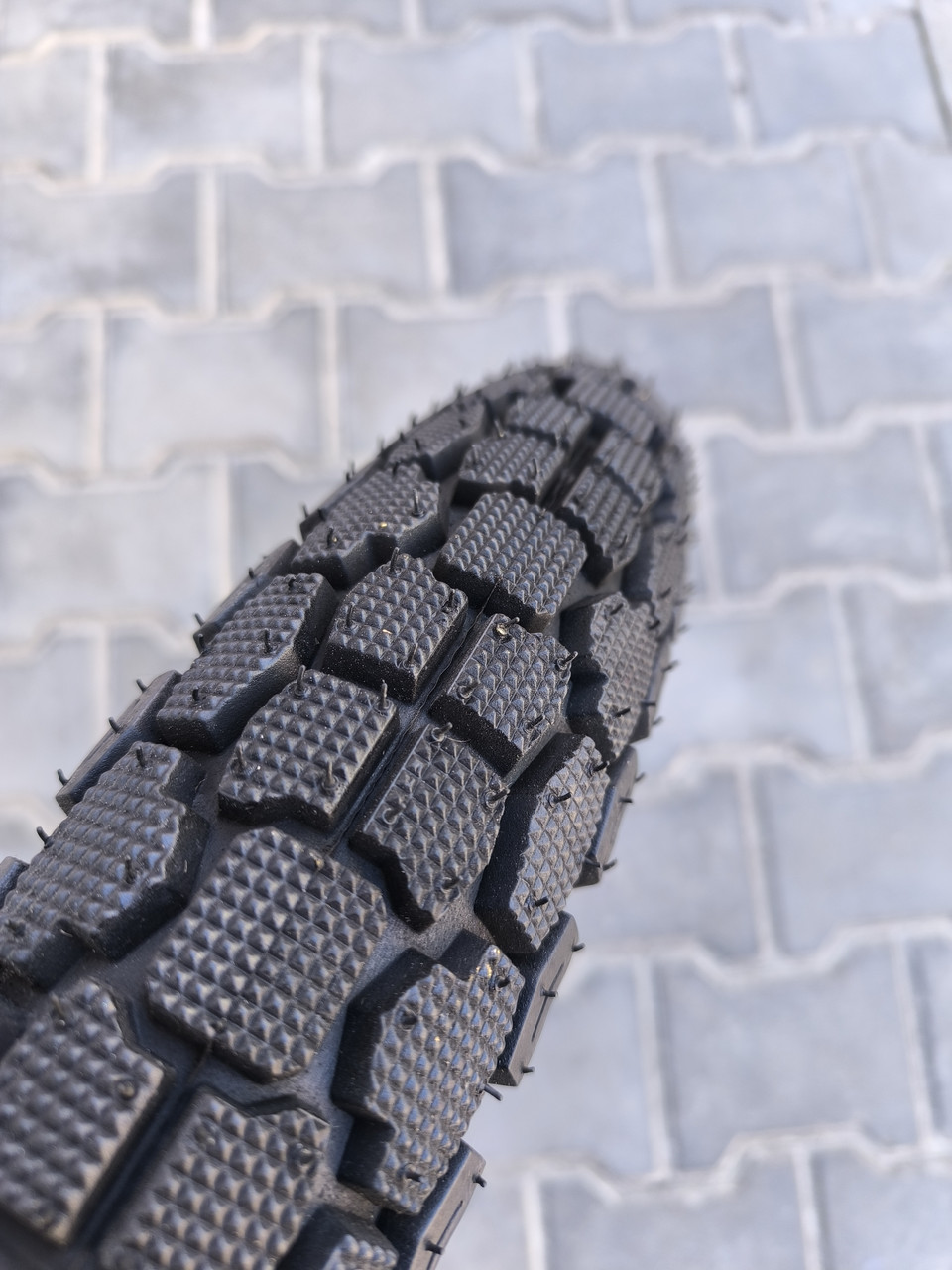 Покришка з камерою 3,50-18 Шиповка, фото 1