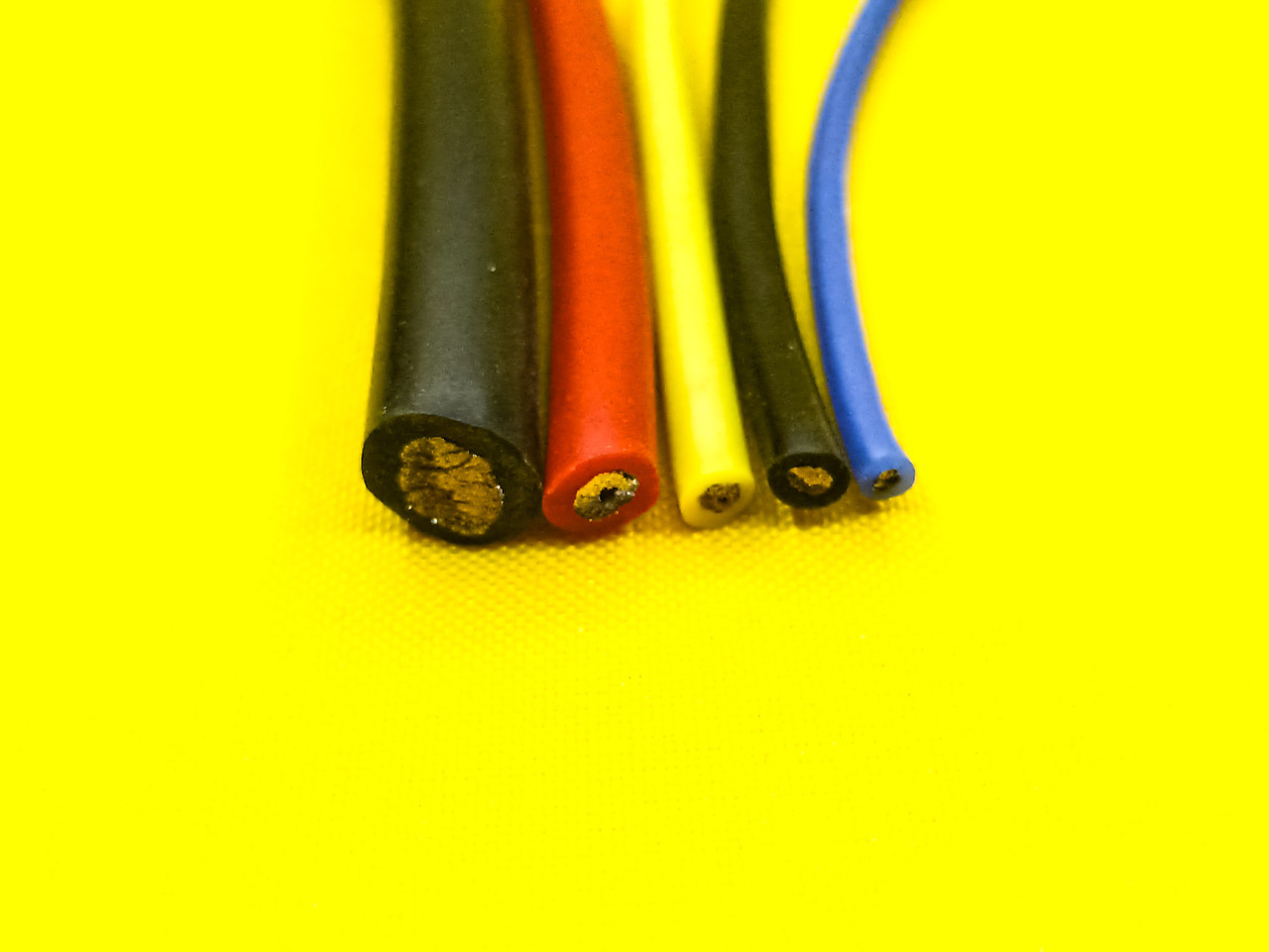 Кабель 6 AWG 16мм.кв 600в 128А чорний