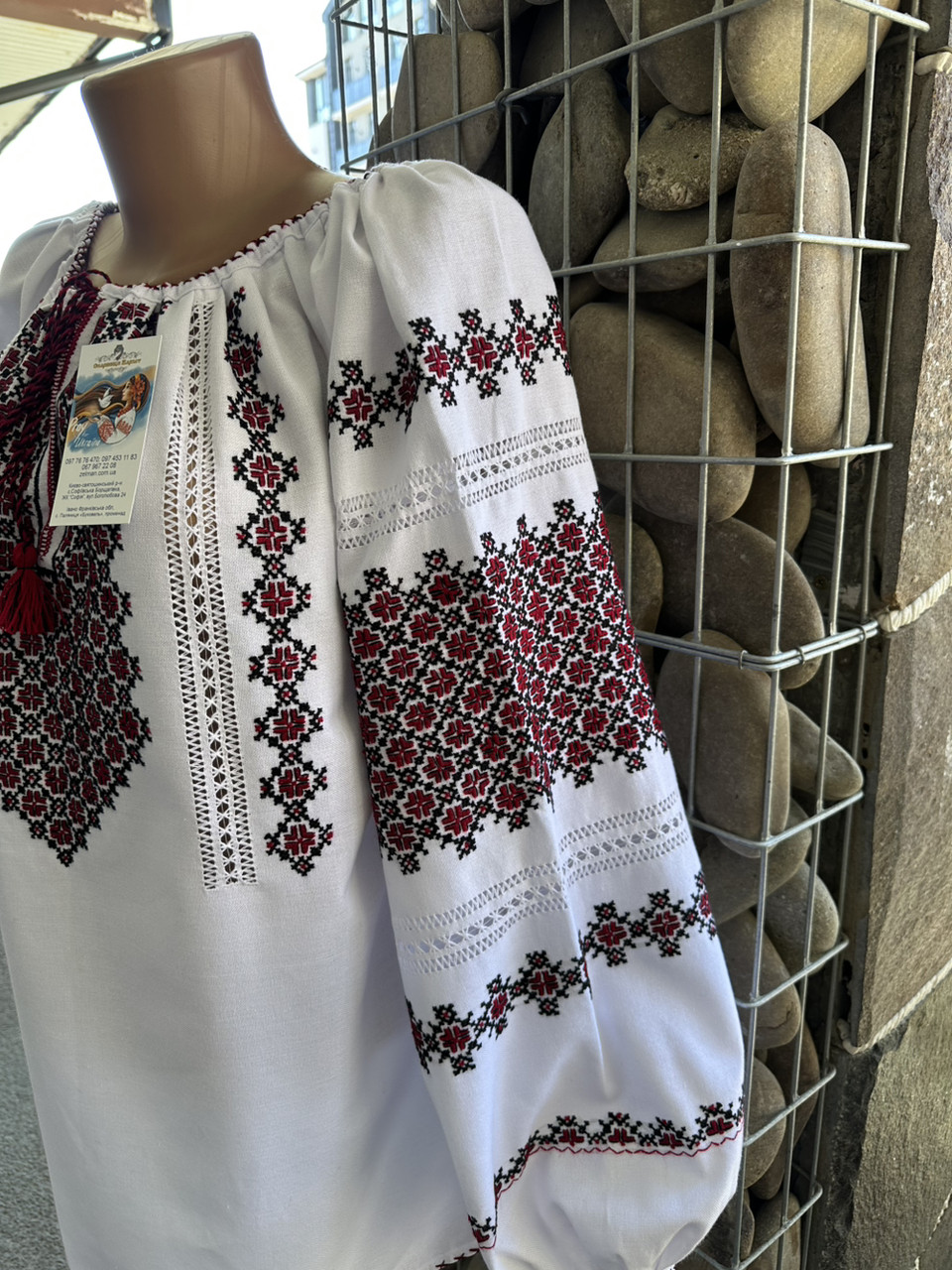 Вишиванка жіноча вишита хрестиком традиційний орнамент ручна робота розмір 56