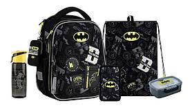 Шкільний набір Kite Education DC Batman SET_DC25-555S (рюкзак, пенал, сумка, ланчбокс, пляшка) 115-130 см