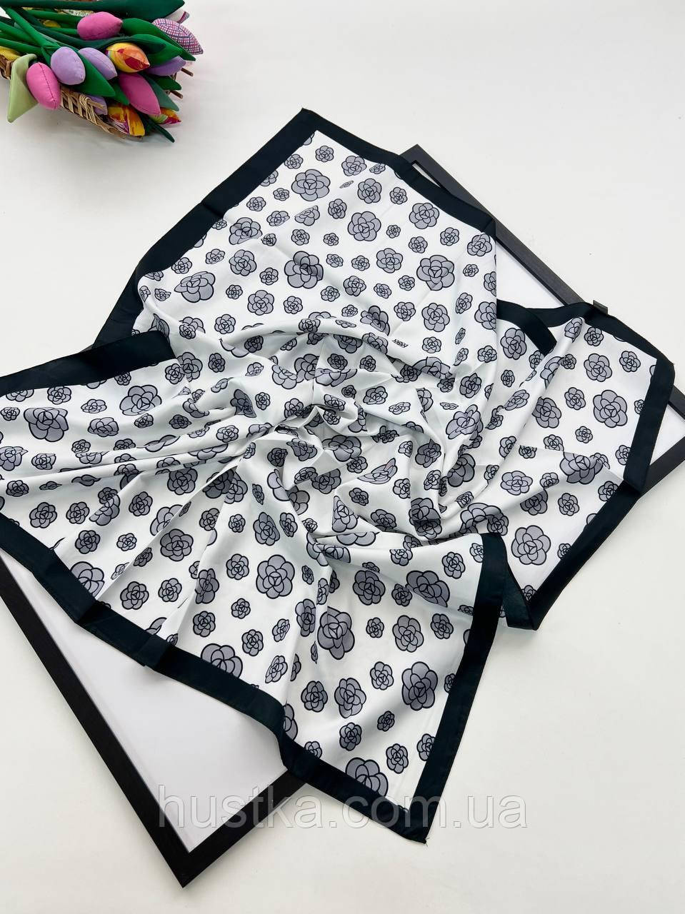 Шовкова хустка Селина квіточки 90*90 см біла