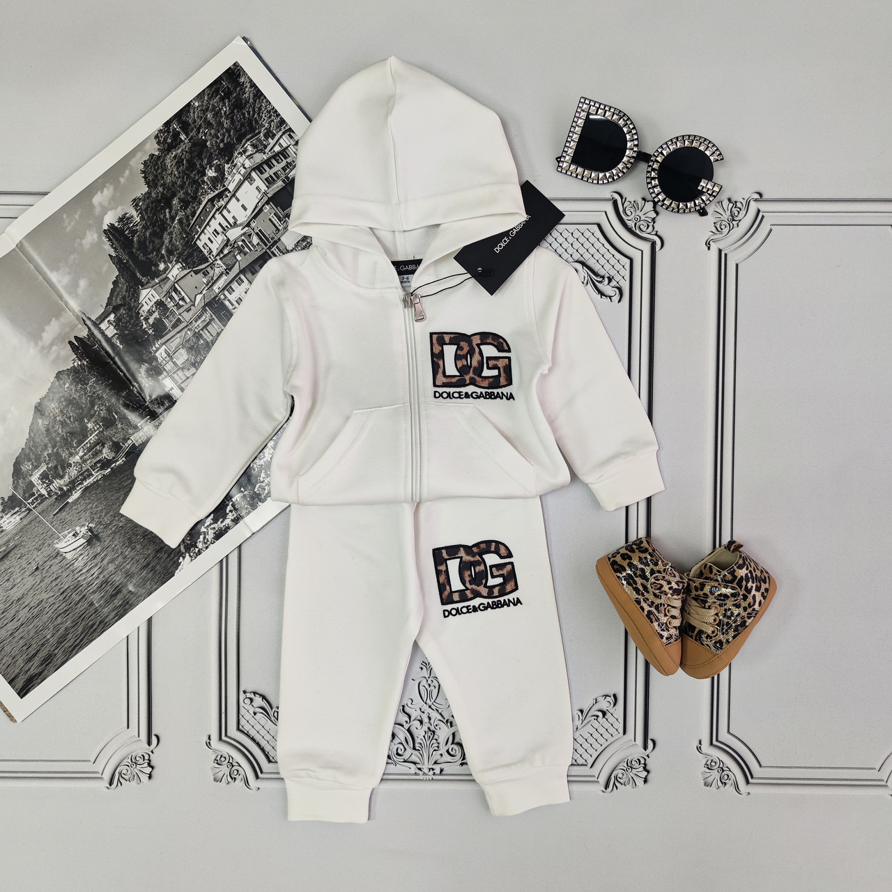 Дитячий білий прогулянковий костюм Дольче