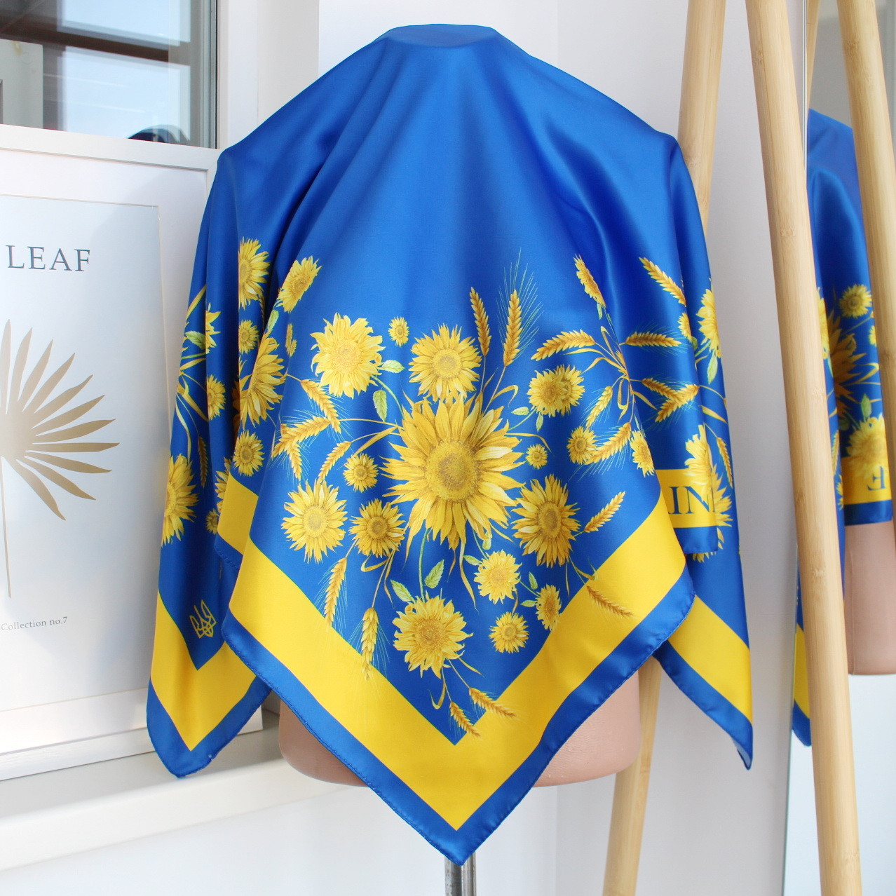 Хустка патріотична 95х95 "Колоски пшениці та соняшники" 218049