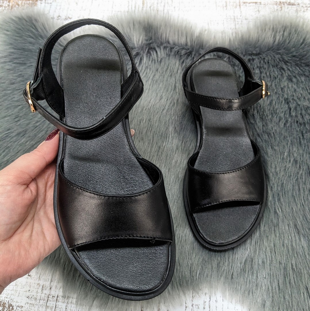 Босоніжки жіночі чорні шкіряні на низькому ходу Україна