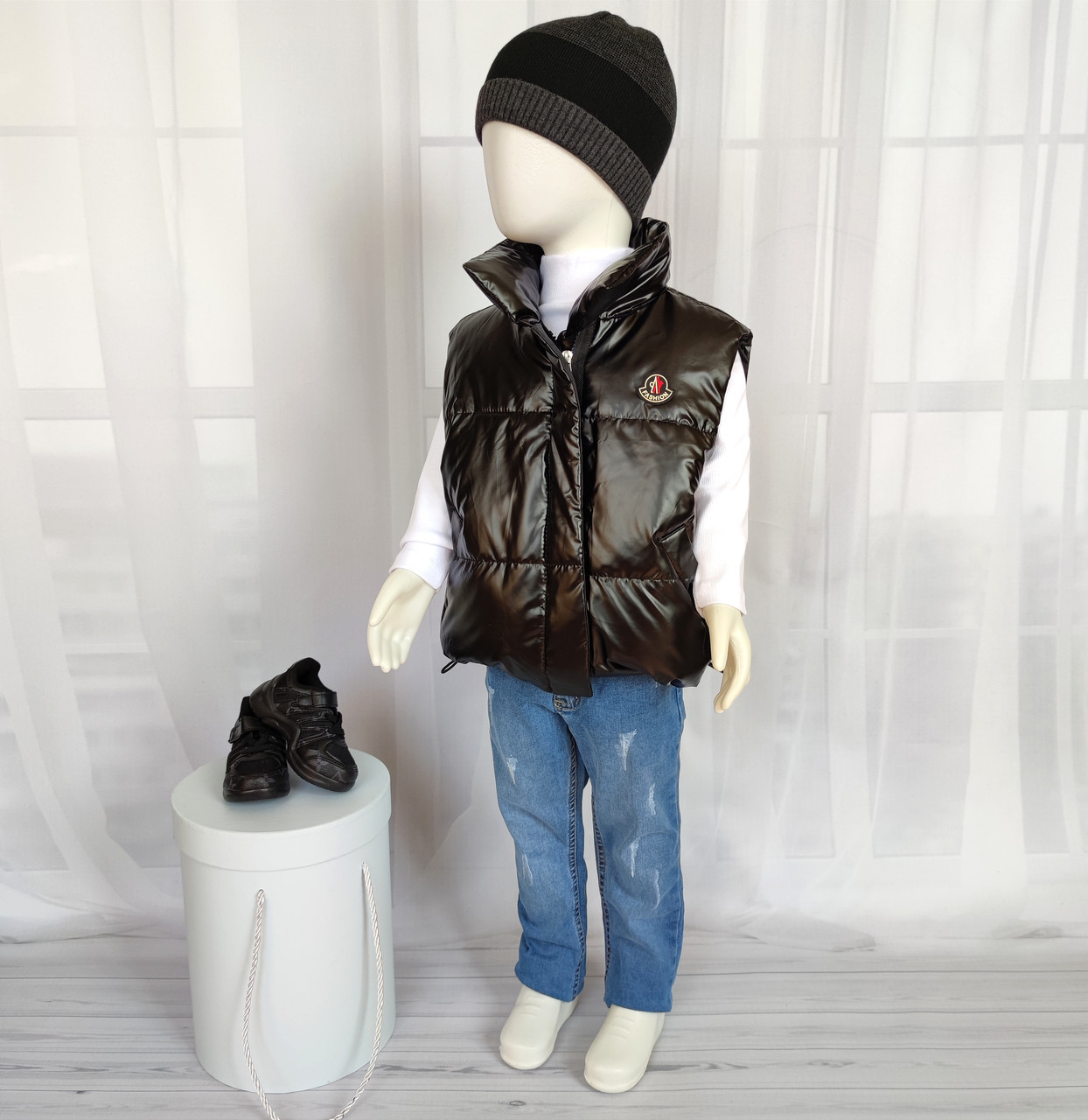 Дитячий чорний дутий демісезонний жилет, фото 1