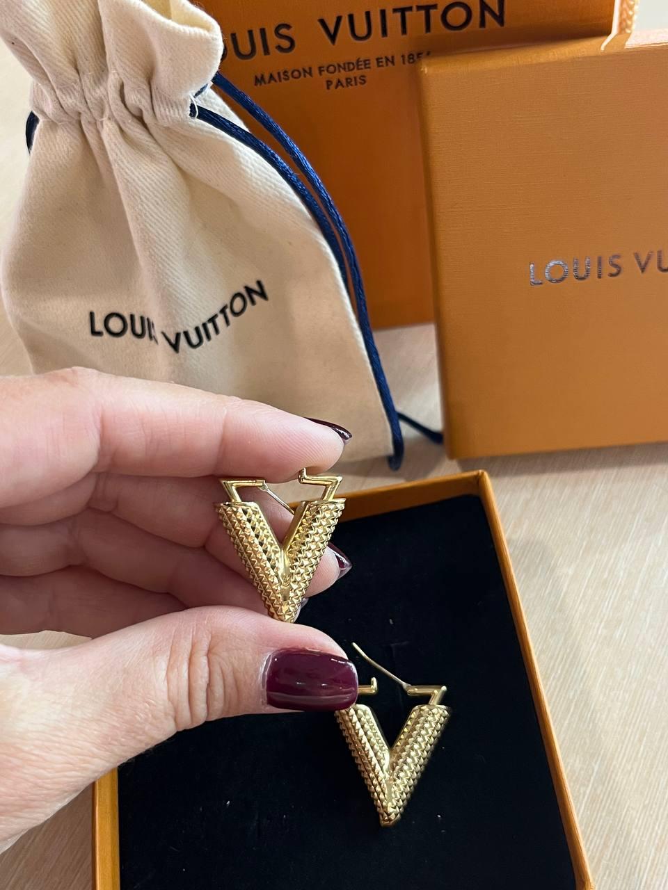Луї Віттон сережки / Louis Vuitton сережки у формі трикутника