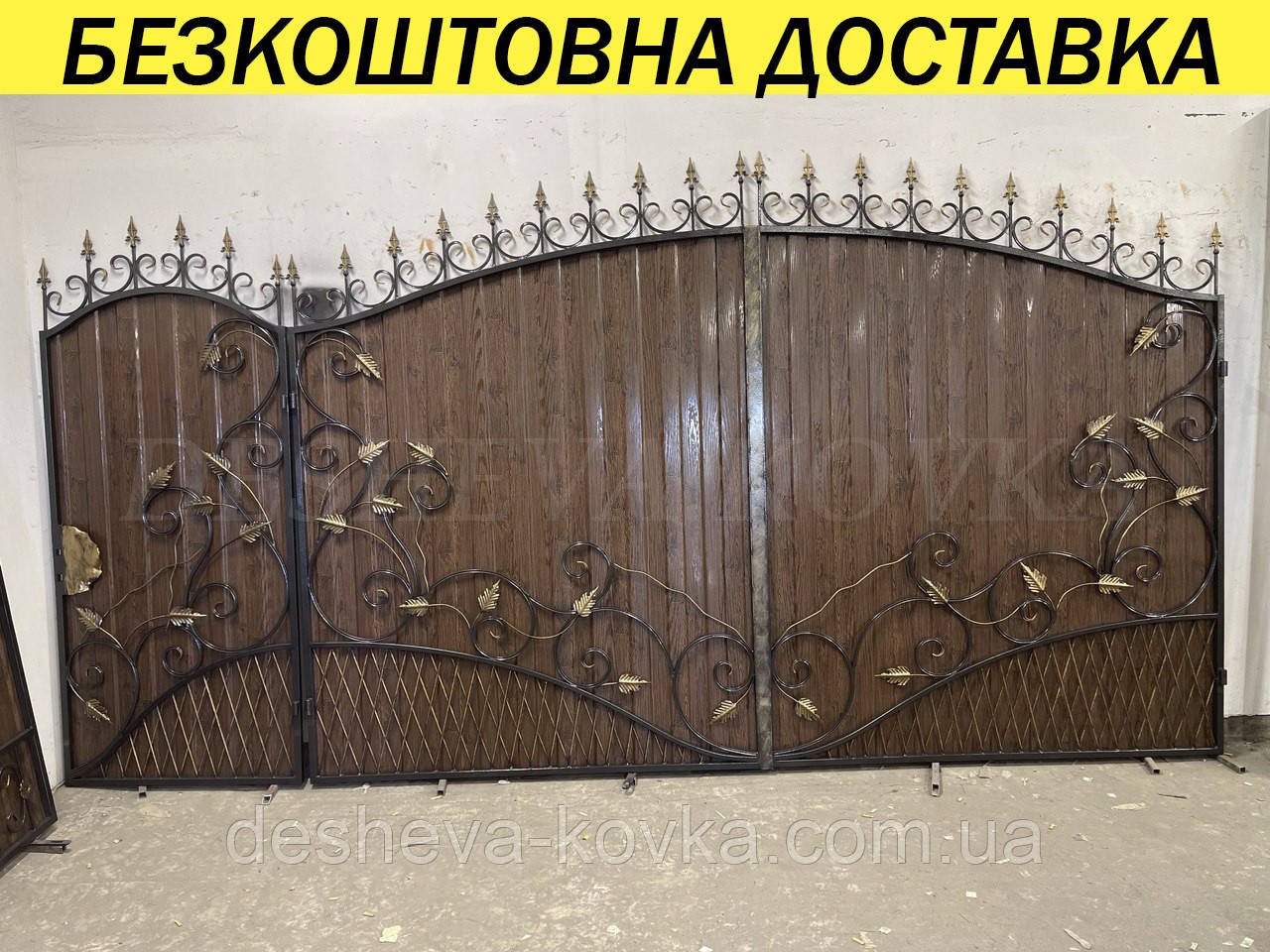 Ковані розпашні ворота з профнастілом